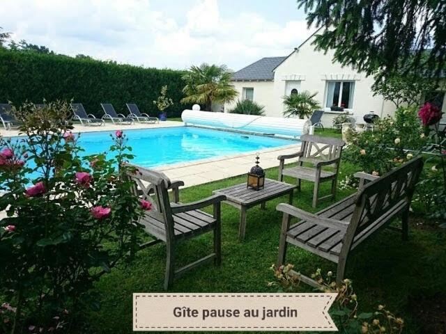 Gite Pause Au Jardin Piscine Chauffee Saint-Branchs Bagian luar foto
