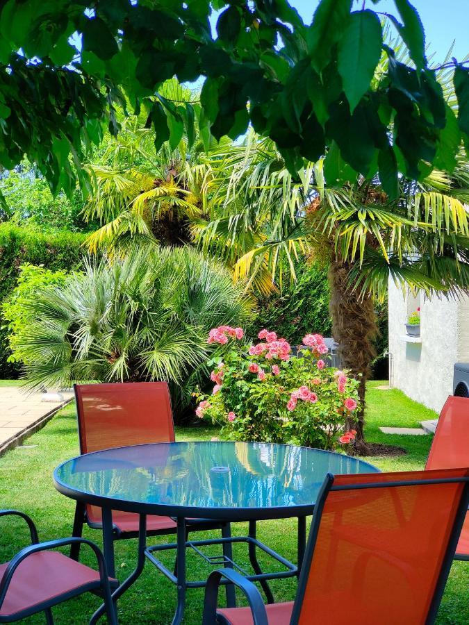 Gite Pause Au Jardin Piscine Chauffee Saint-Branchs Bagian luar foto